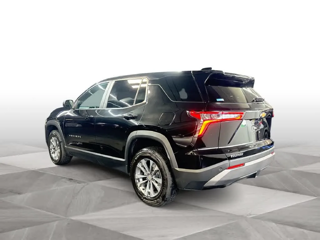 2025 Chevrolet Equinox FWD LT photo 6
