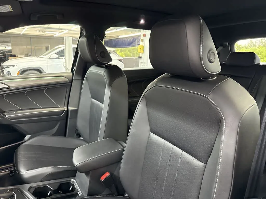 2023 Volkswagen Tiguan SE R-Line Black photo 14