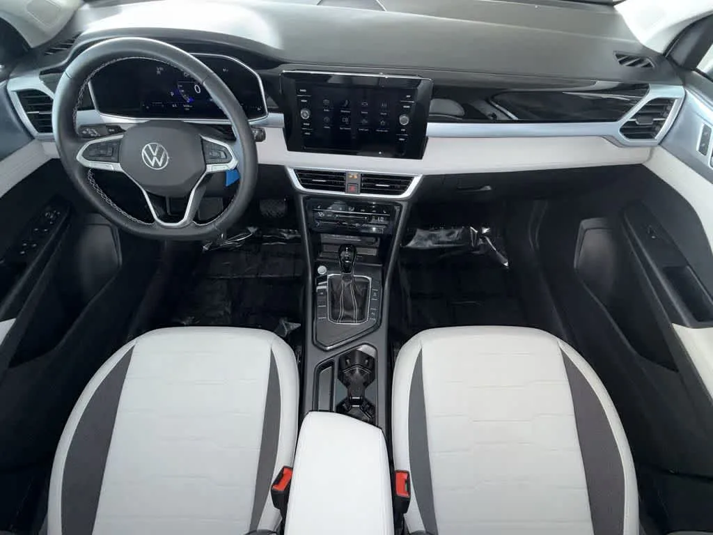 2026 Volkswagen Taos SE photo 23
