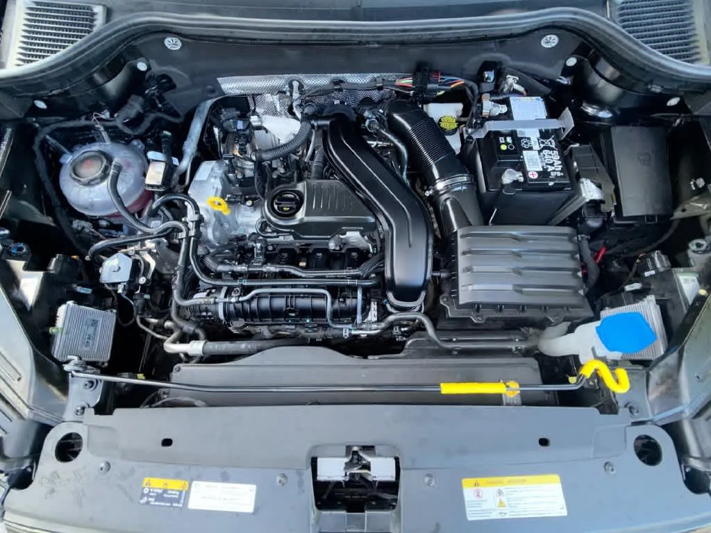 2026 Volkswagen Taos SE photo 12