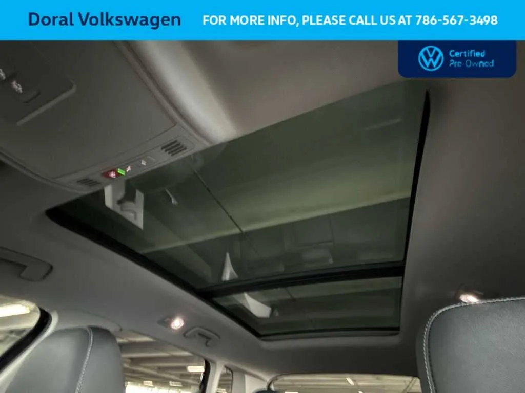 2025 Volkswagen Taos SE Black photo 17