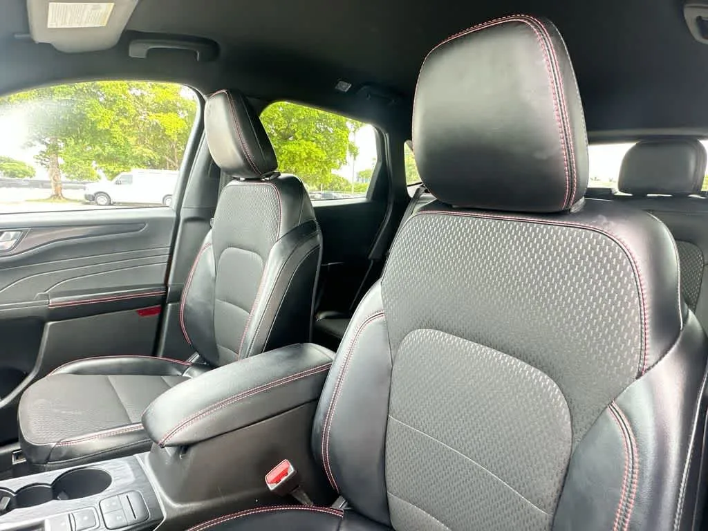 2025 Ford Escape ST-Line photo 14