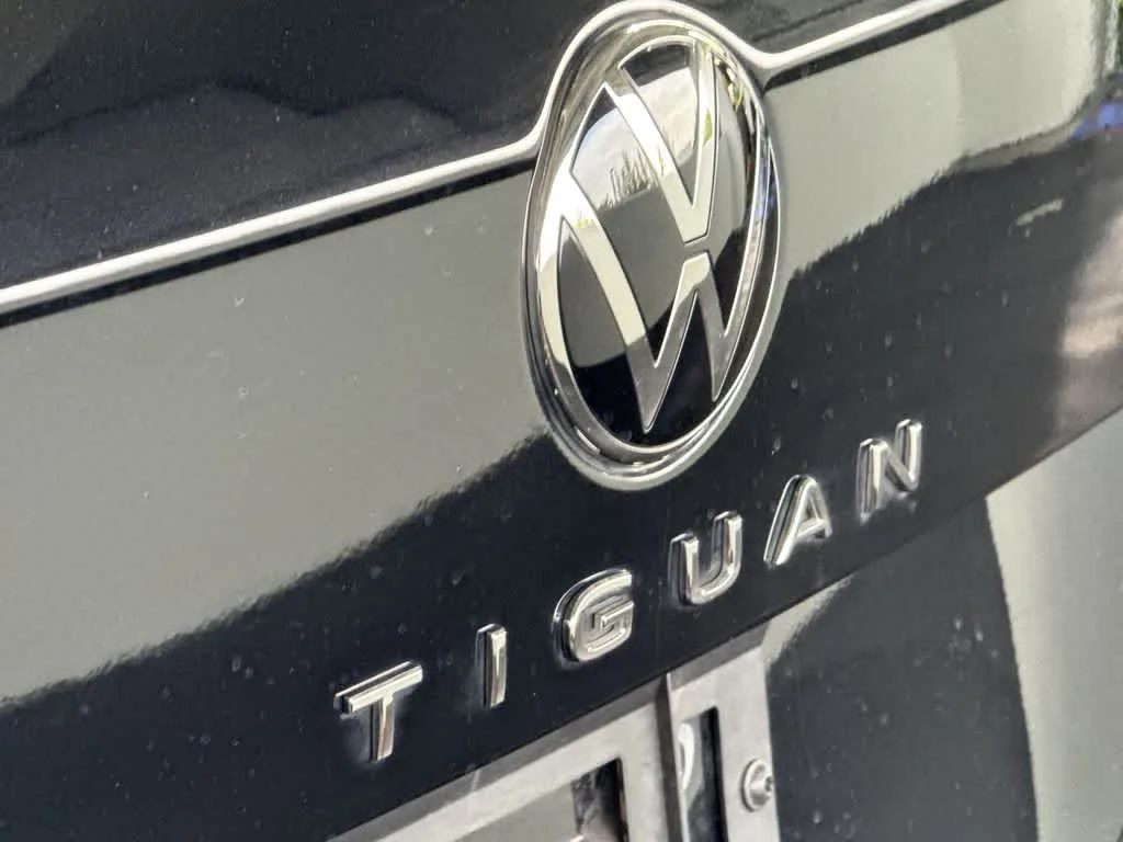 2023 Volkswagen Tiguan SE R-Line Black photo 10