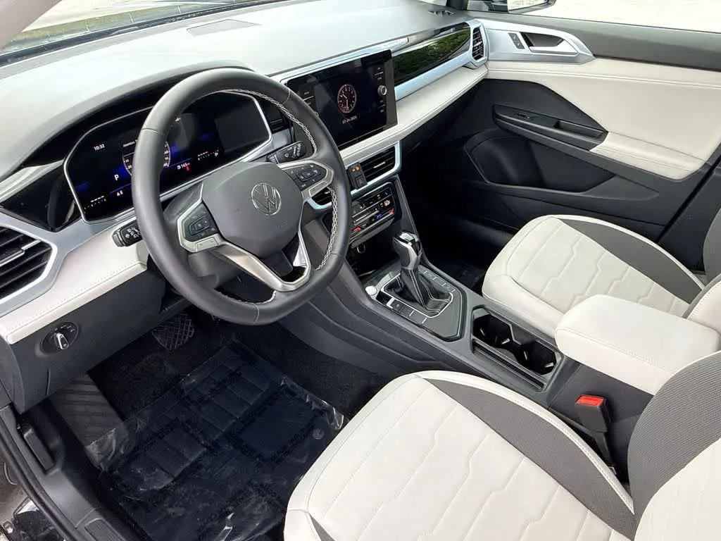 2026 Volkswagen Taos SE photo 13