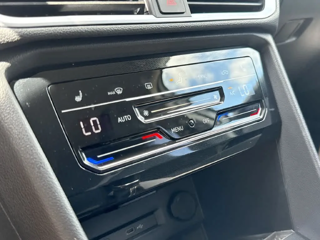 2026 Volkswagen Taos SE photo 19