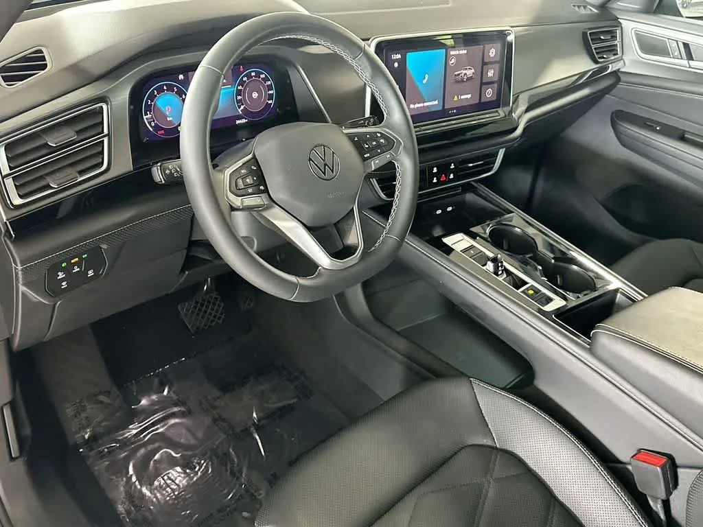 2024 Volkswagen Atlas Cross Sport 2.0T SE w/Technology photo 13