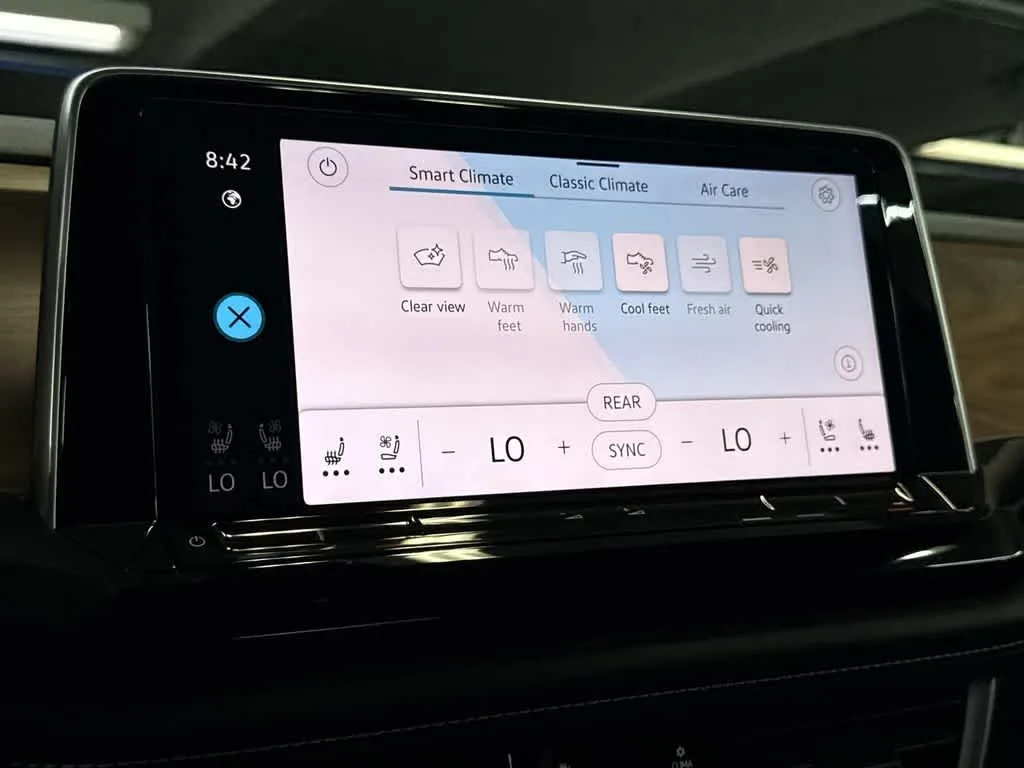 2024 Volkswagen Atlas 2.0T SE w/Technology photo 19