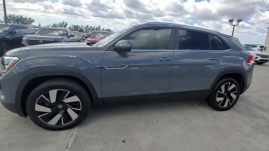 2024 Volkswagen Atlas Cross Sport 2.0T SE w/Technology photo 5