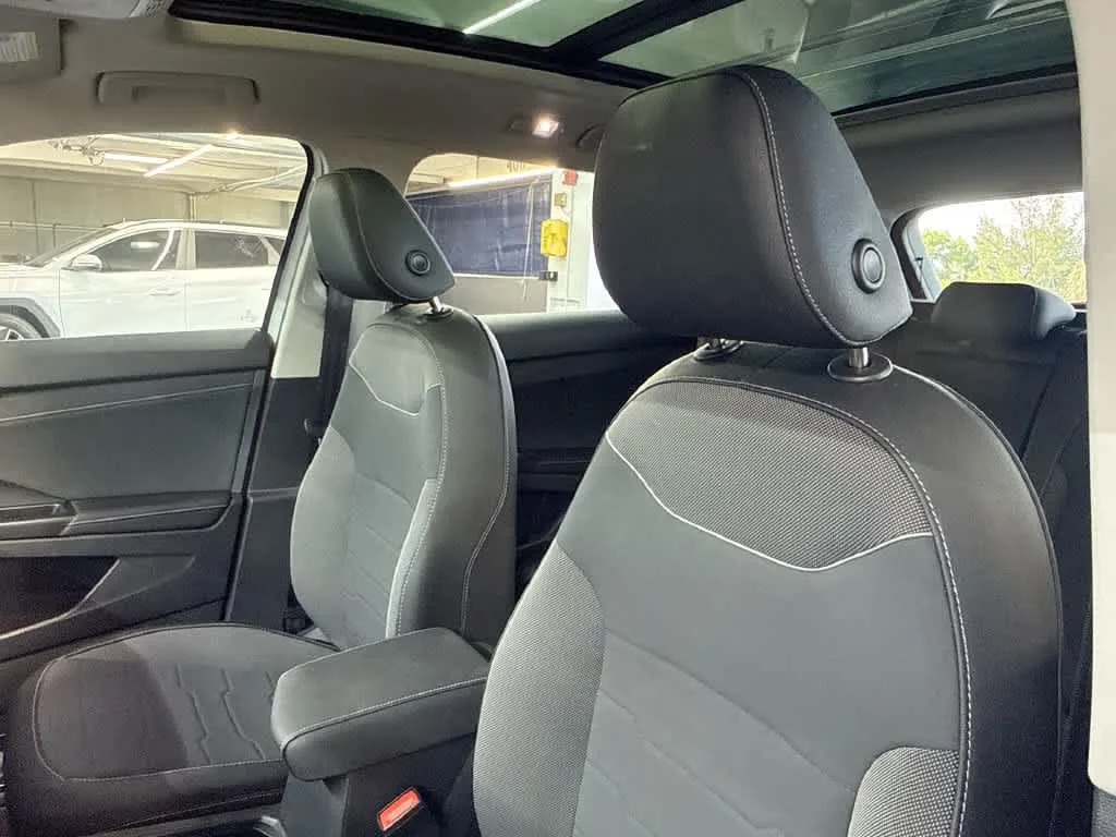 2026 Volkswagen Taos SE Black photo 13