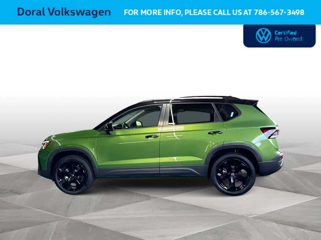 2025 Volkswagen Taos SE Black photo 5