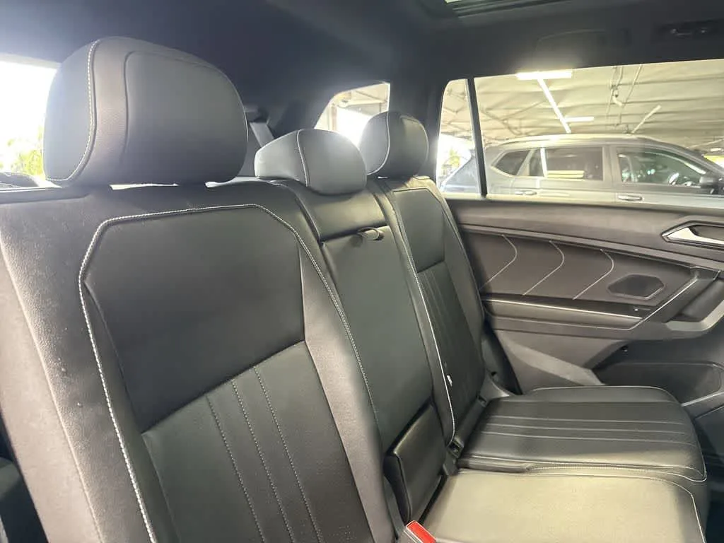 2023 Volkswagen Tiguan SE R-Line Black photo 26