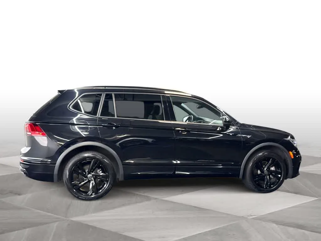 2023 Volkswagen Tiguan SE R-Line Black photo 9