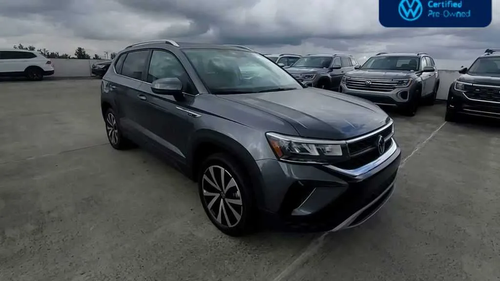 2024 Volkswagen Taos SE photo 2