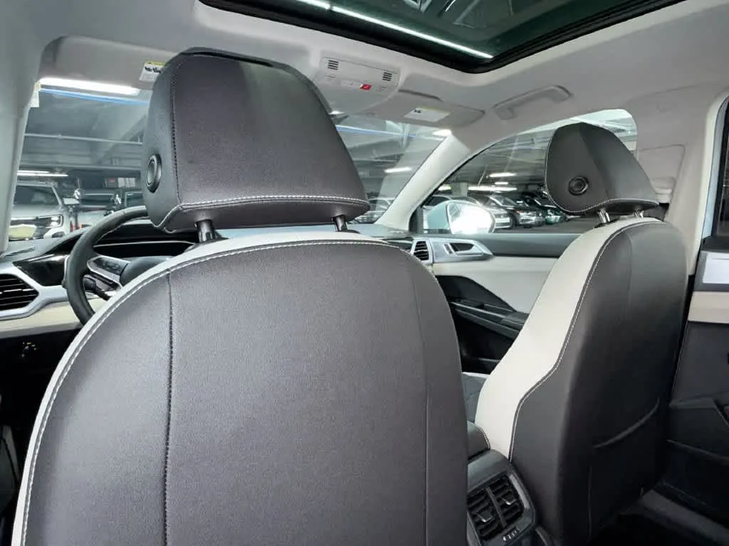 2026 Volkswagen Taos SE photo 23