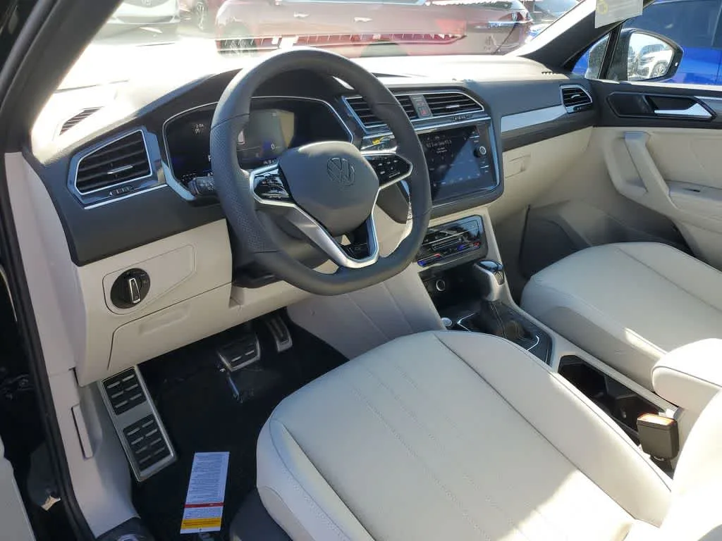 2024 Volkswagen Tiguan SE R-Line Black photo 18