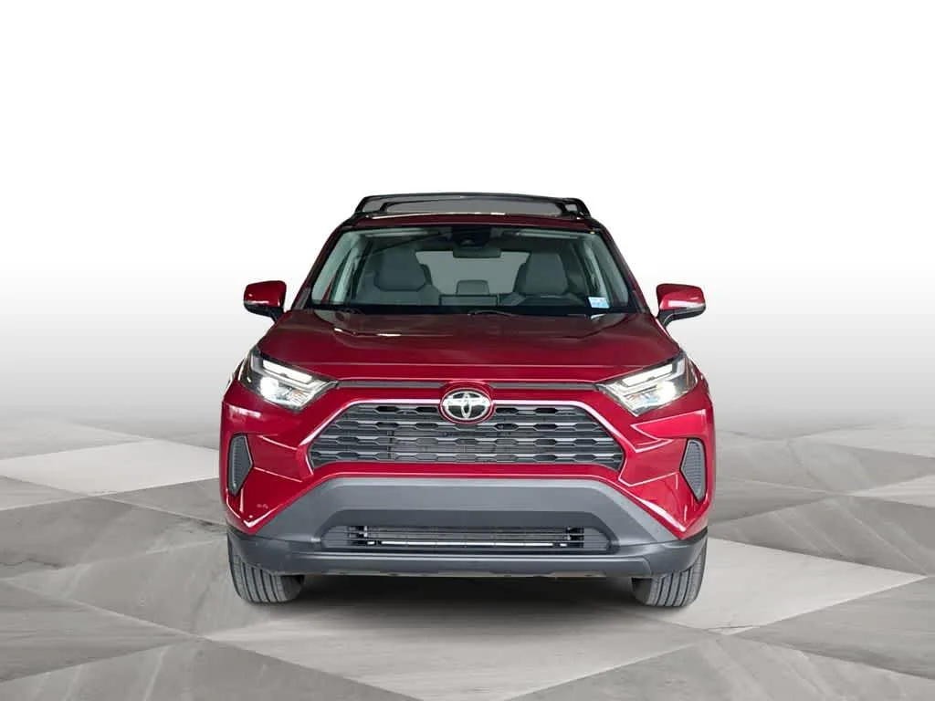 2024 Toyota RAV4 XLE photo 3
