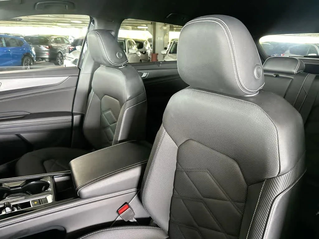 2024 Volkswagen Atlas Cross Sport 2.0T SE w/Technology photo 14