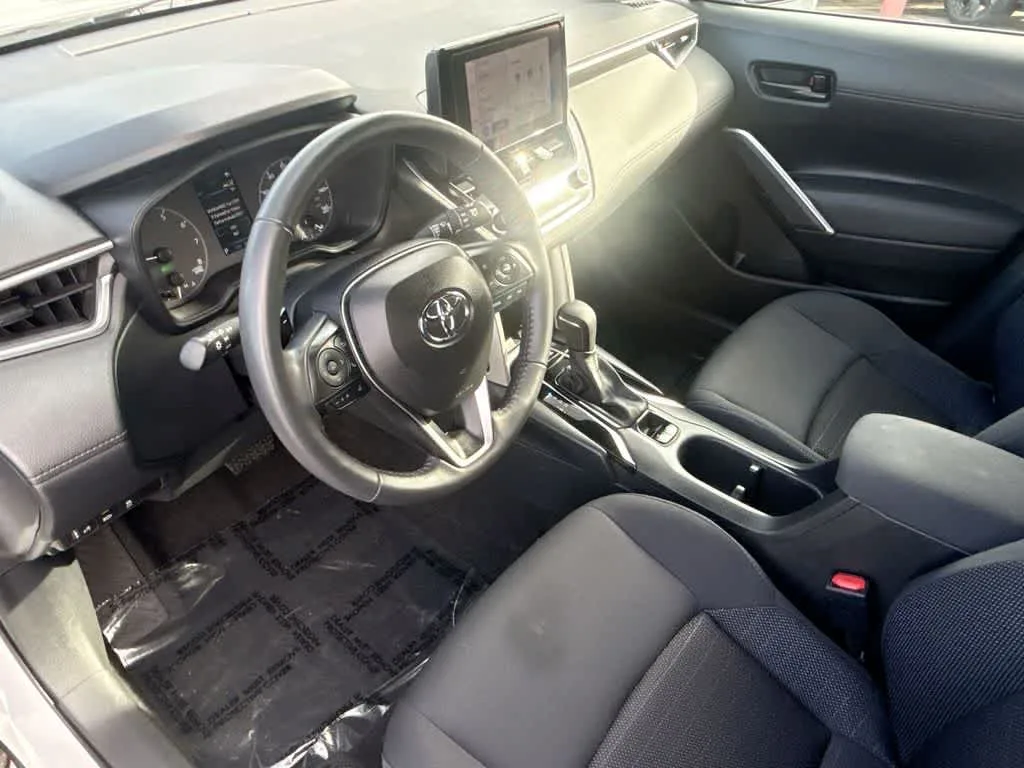 2024 Toyota Corolla Cross Hybrid SE photo 13