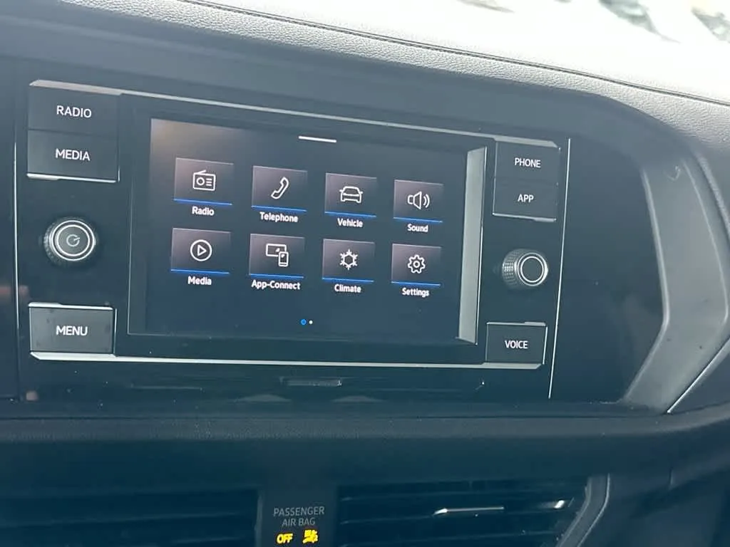 2022 Volkswagen Jetta SE photo 18
