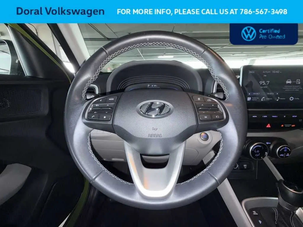 2024 Hyundai Venue SEL photo 15
