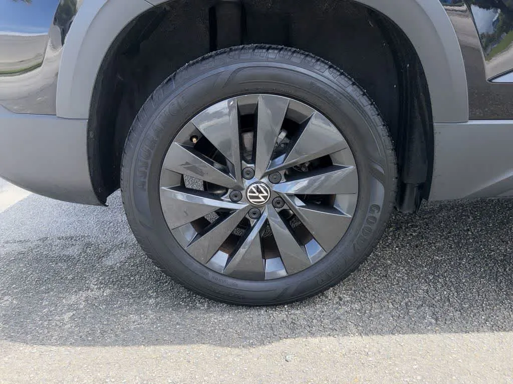 2024 Volkswagen Taos S photo 11