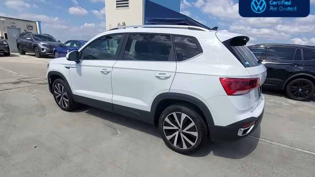 2024 Volkswagen Taos SE photo 6