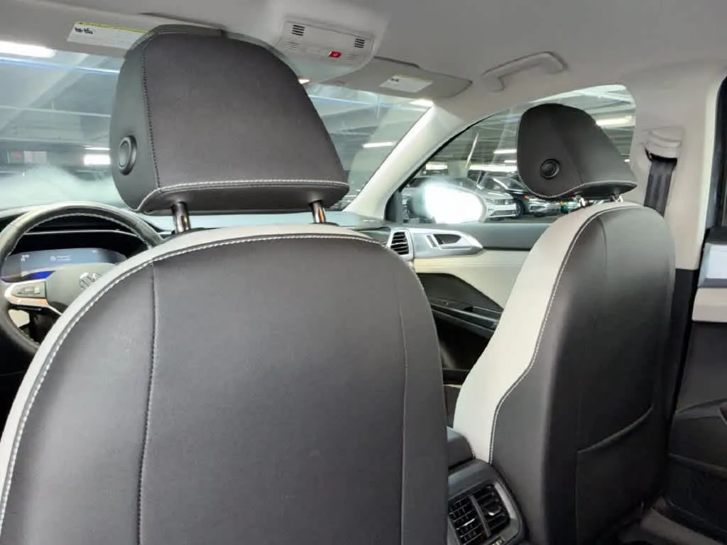2026 Volkswagen Taos SE photo 23