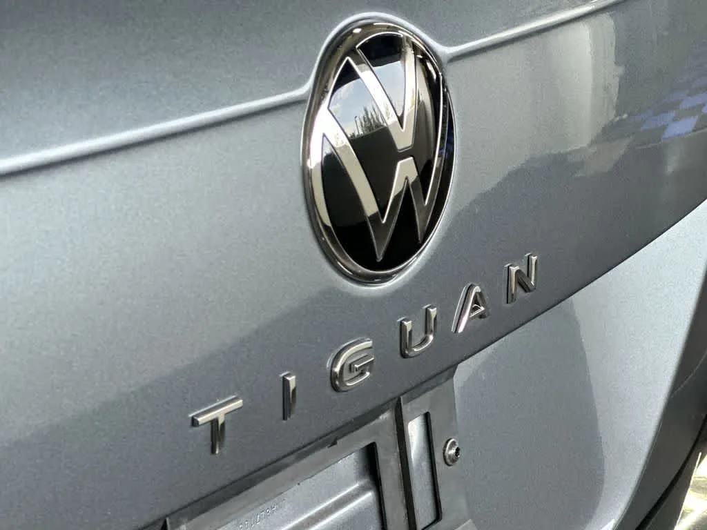 2024 Volkswagen Tiguan SE R-Line Black photo 10