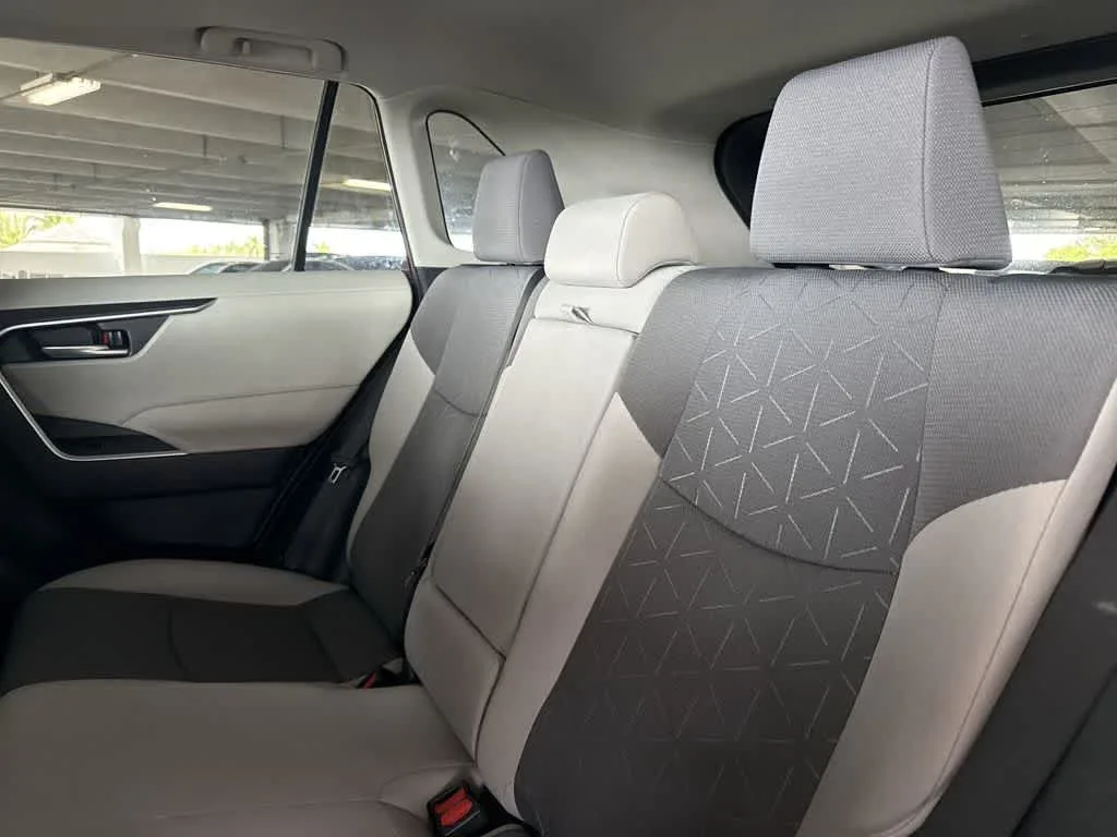 2024 Toyota RAV4 XLE photo 22
