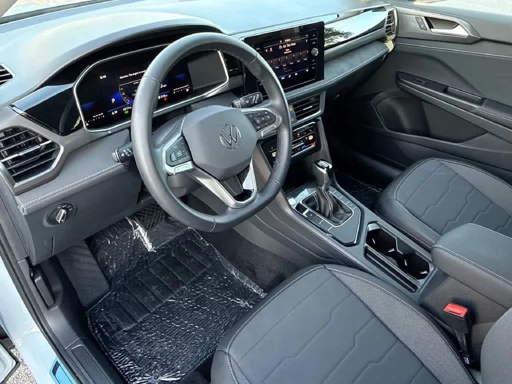 2026 Volkswagen Taos SE Black photo 13