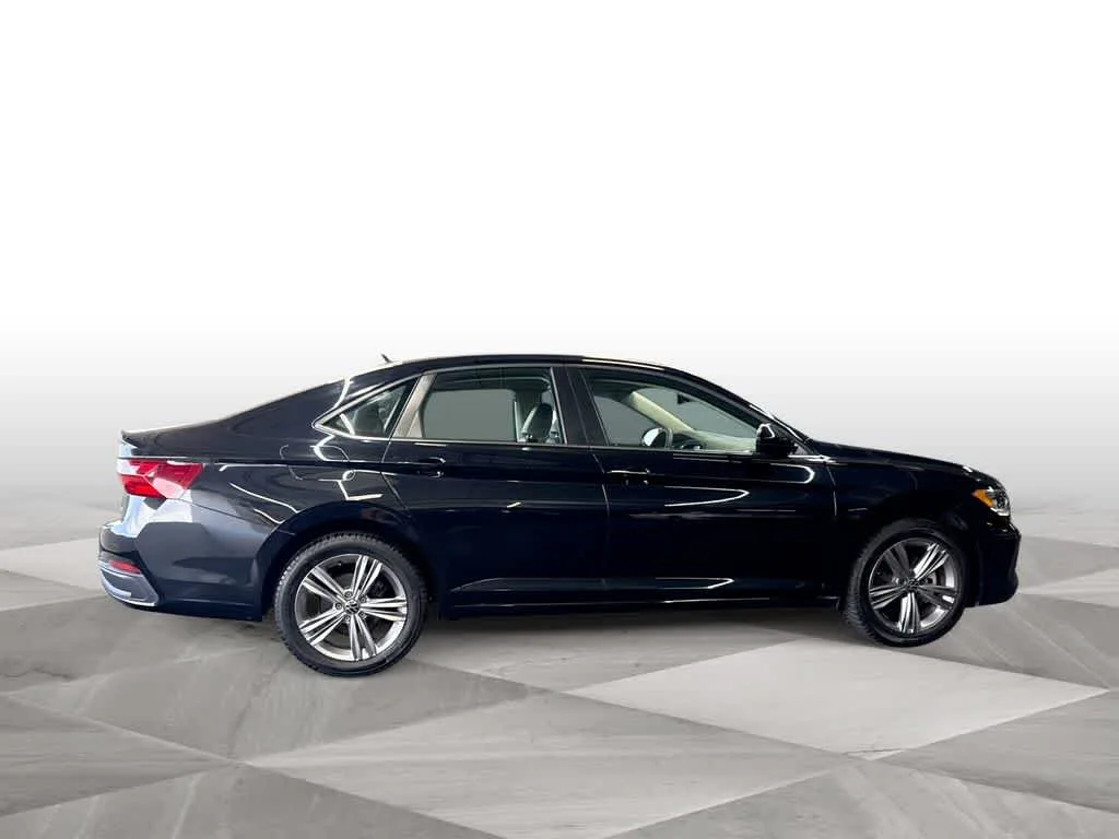 2022 Volkswagen Jetta SE photo 9