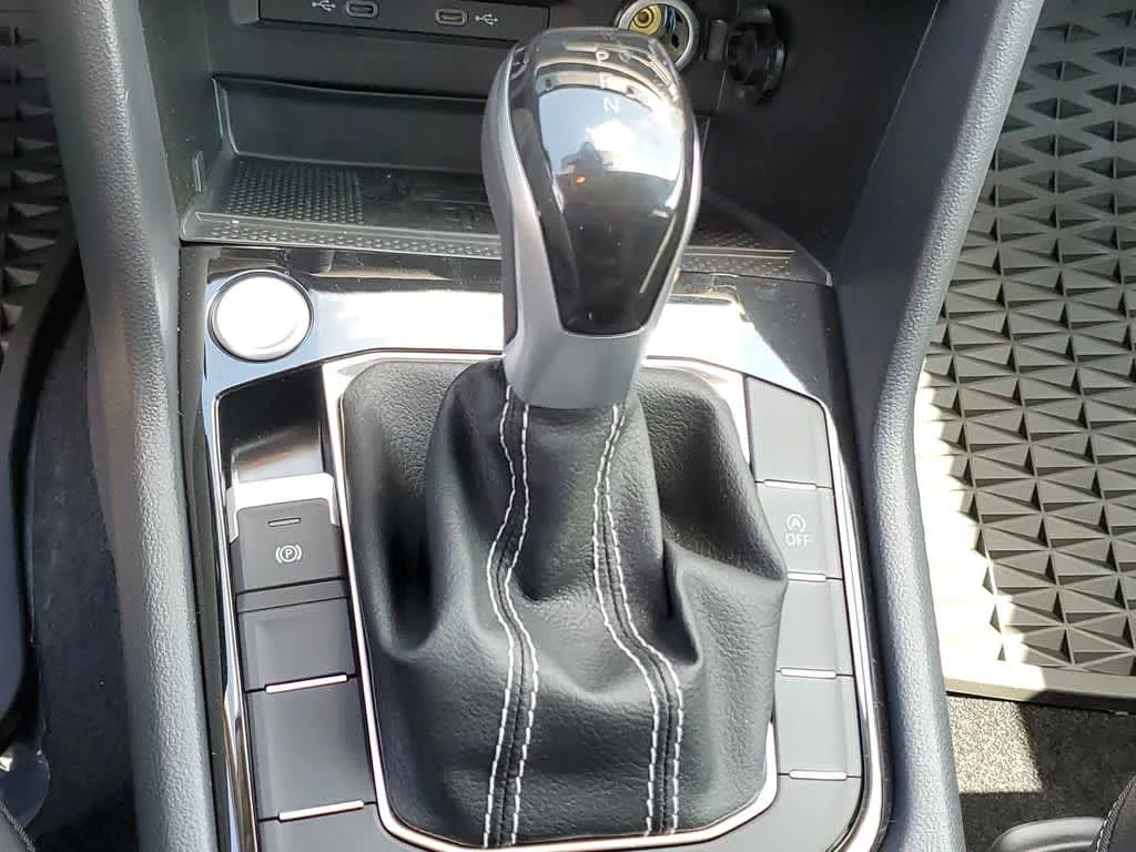 2023 Volkswagen Taos SE photo 25