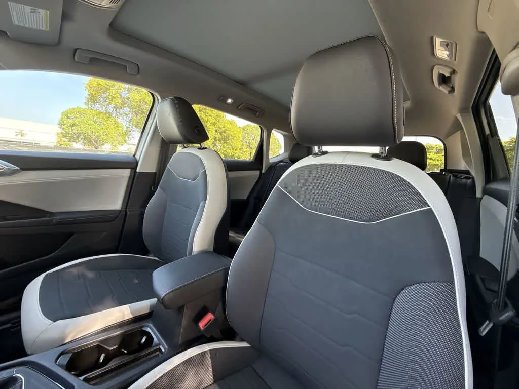 2026 Volkswagen Taos SE photo 14