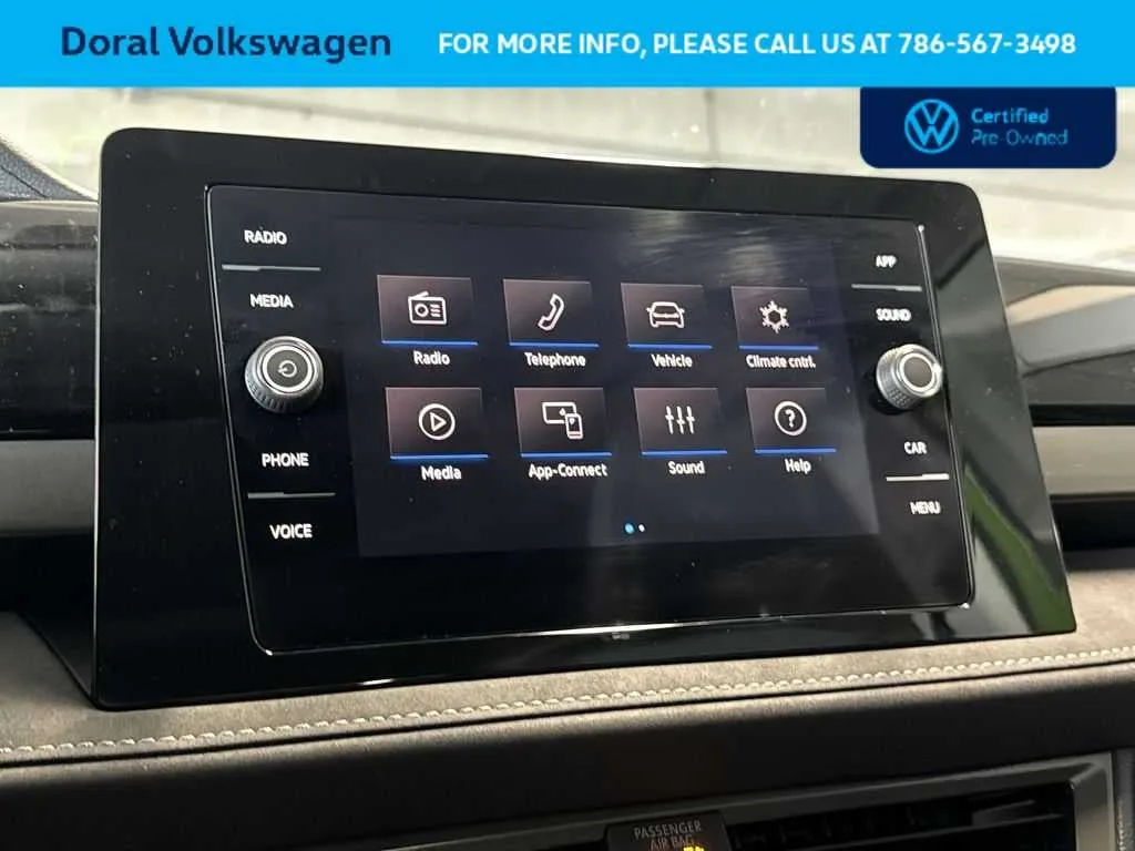 2025 Volkswagen Taos SE Black photo 18