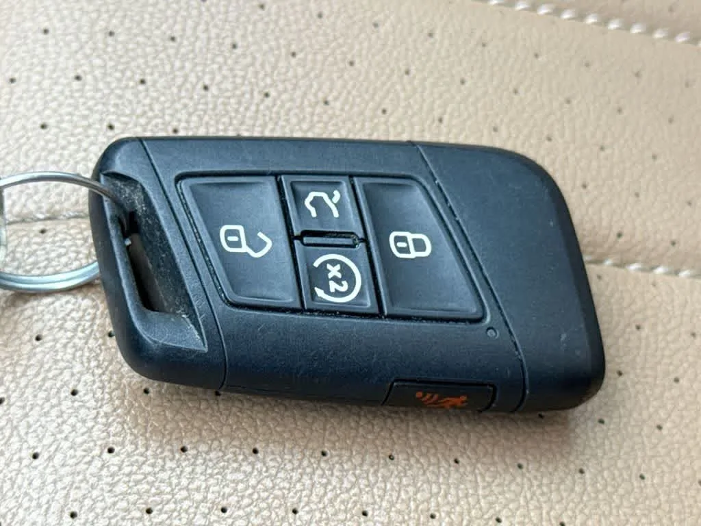 2024 Volkswagen Tiguan SE photo 28
