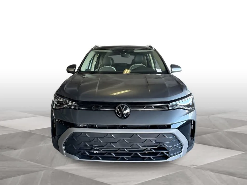 2025 Volkswagen Taos SE photo 3