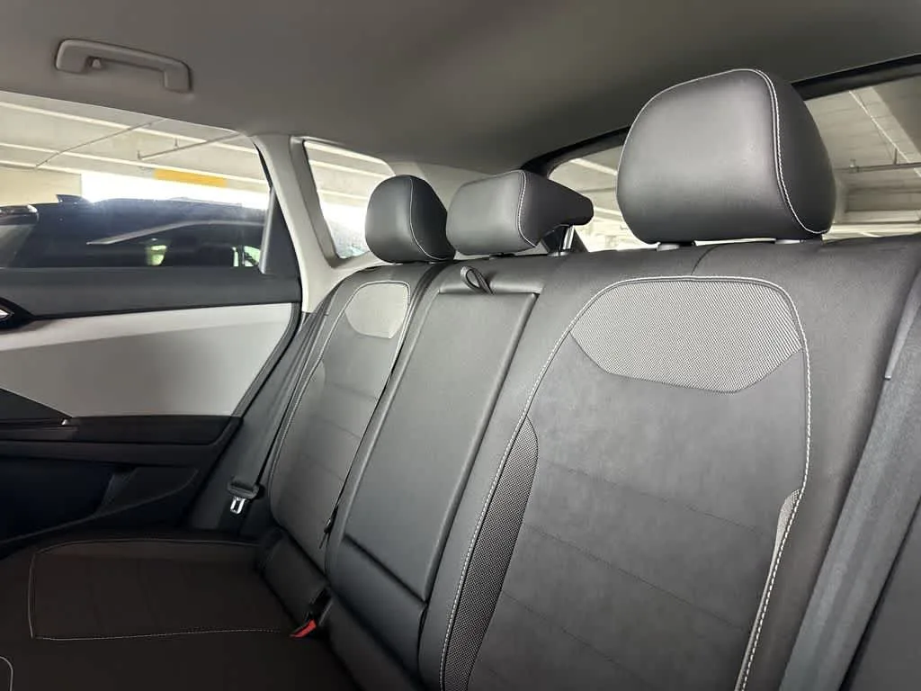 2023 Volkswagen Taos SE photo 22