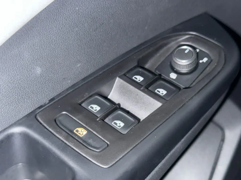 2026 Volkswagen Taos SE photo 17
