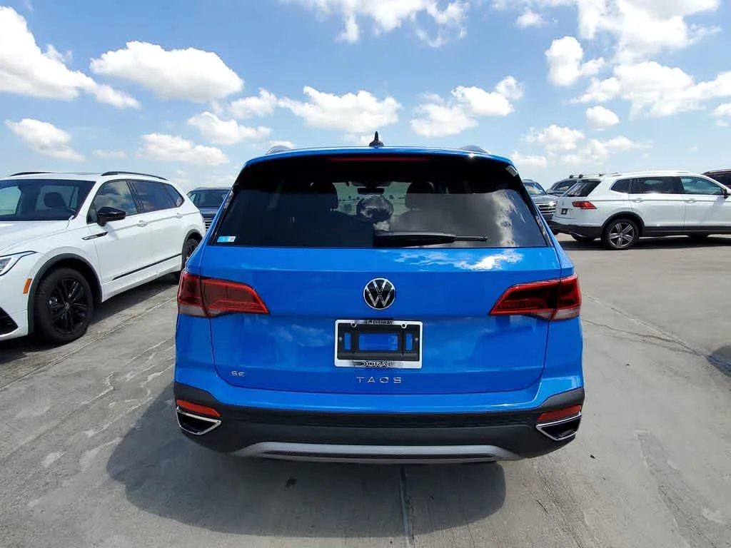 2023 Volkswagen Taos SE photo 13