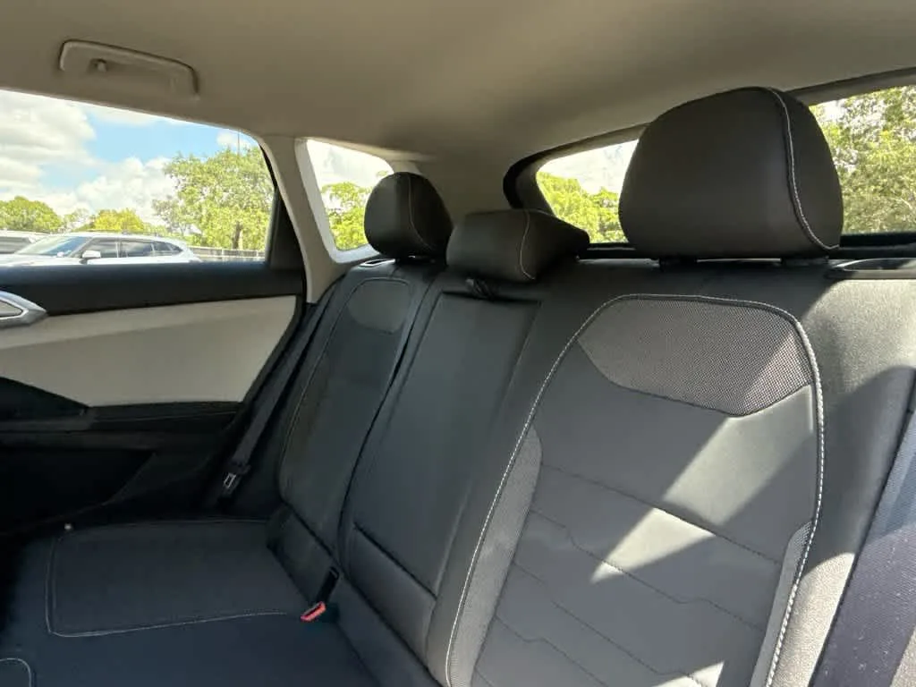 2026 Volkswagen Taos SE photo 22