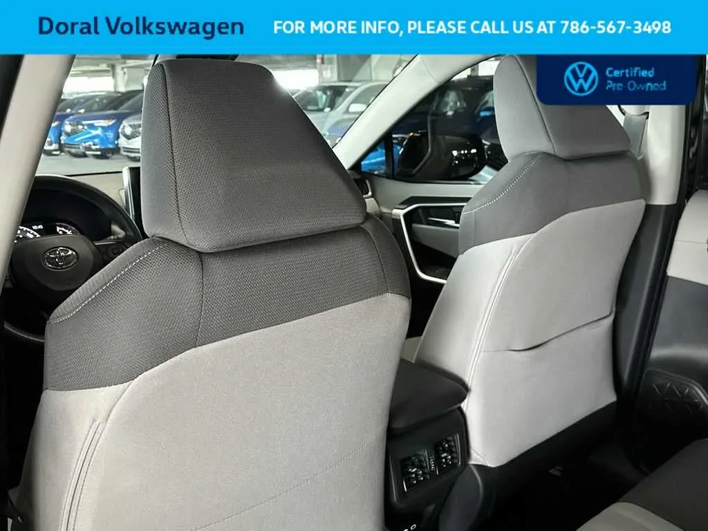 2025 Toyota RAV4 XLE photo 23