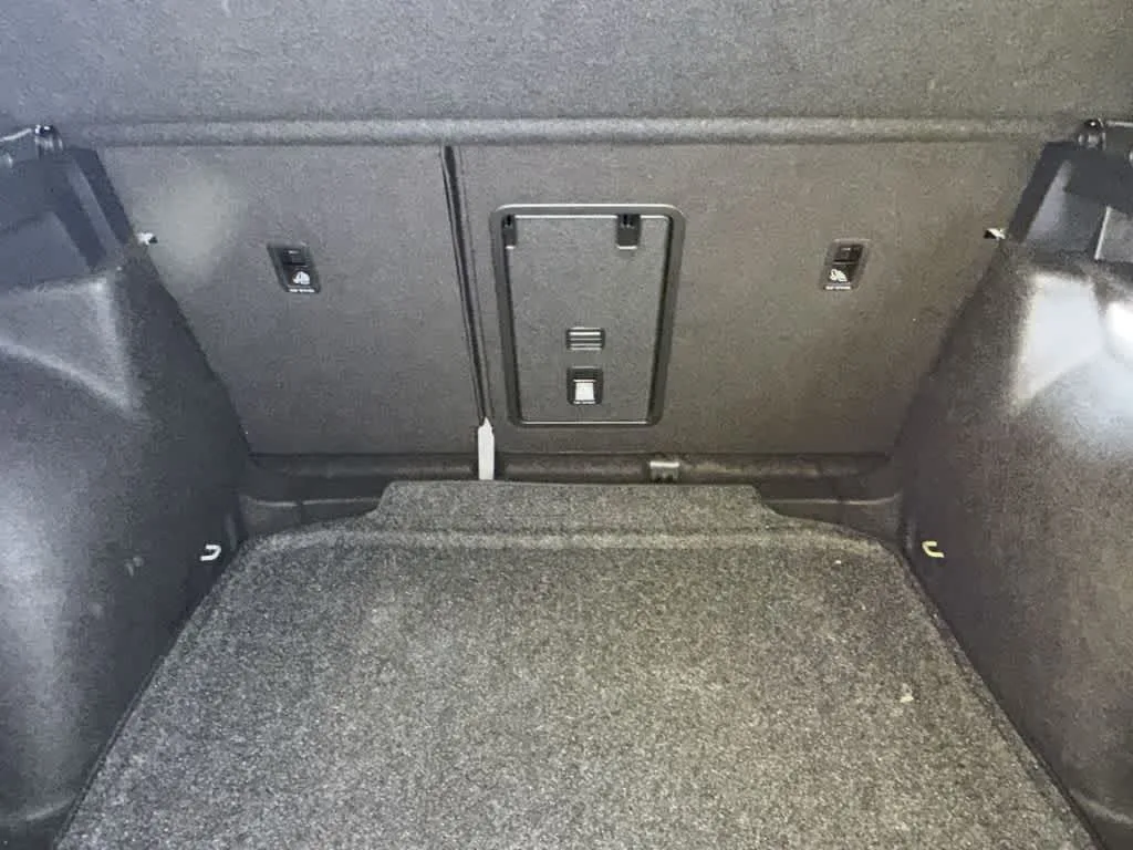 2026 Volkswagen Taos SE photo 25