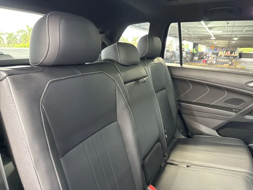 2023 Volkswagen Tiguan SE R-Line Black photo 26