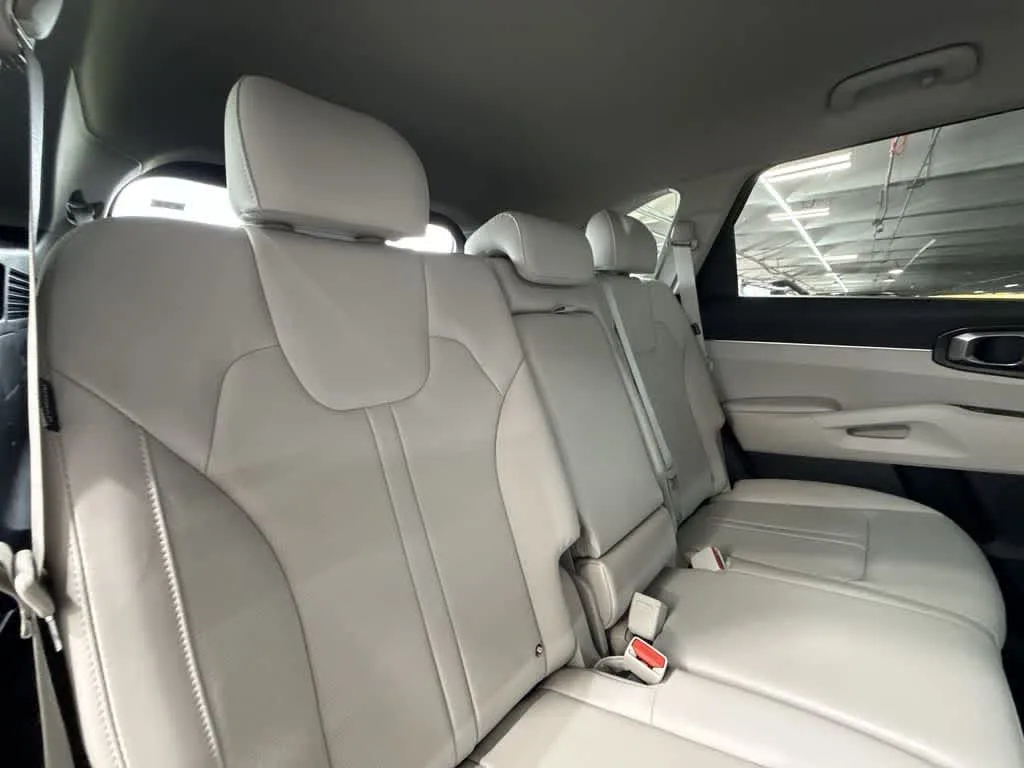 2025 Kia Sorento S photo 26