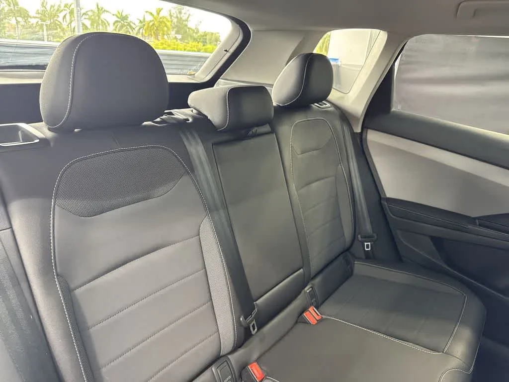 2024 Volkswagen Taos SE photo 32