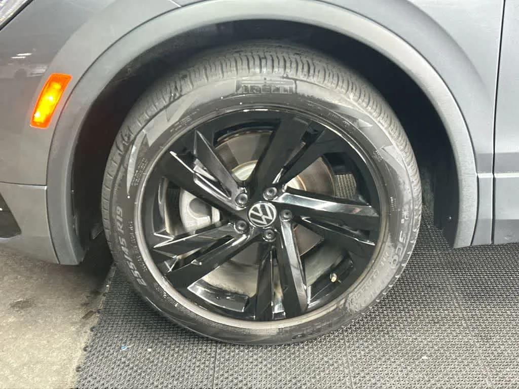 2024 Volkswagen Tiguan SE R-Line Black photo 11