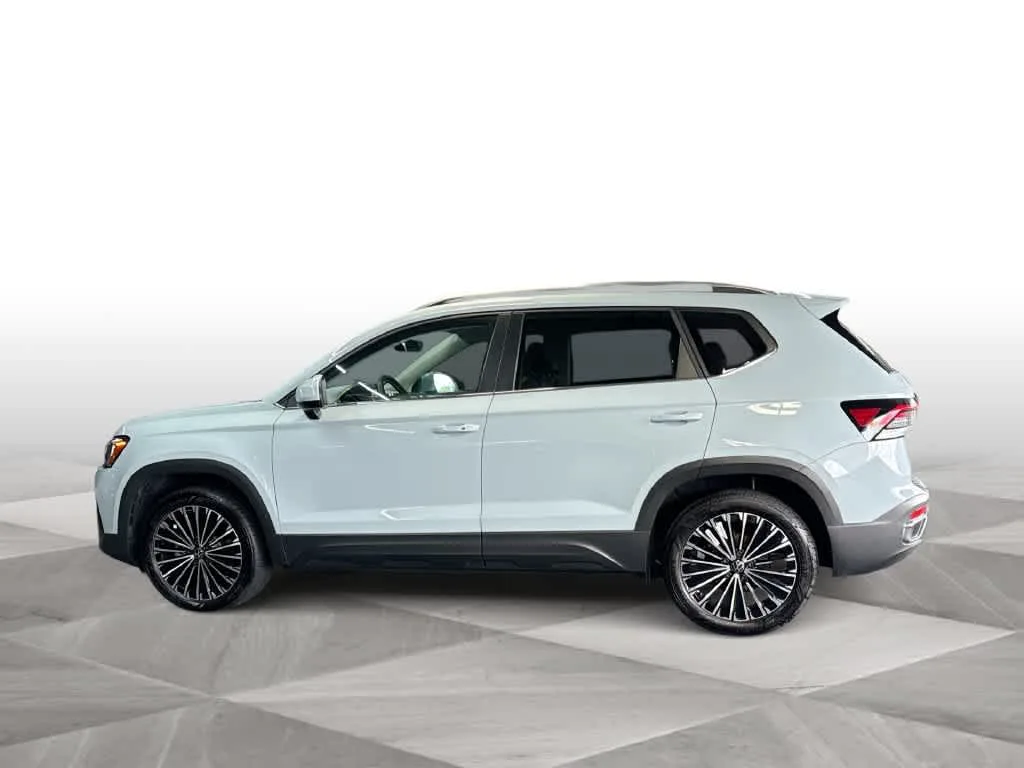 2026 Volkswagen Taos SE photo 5