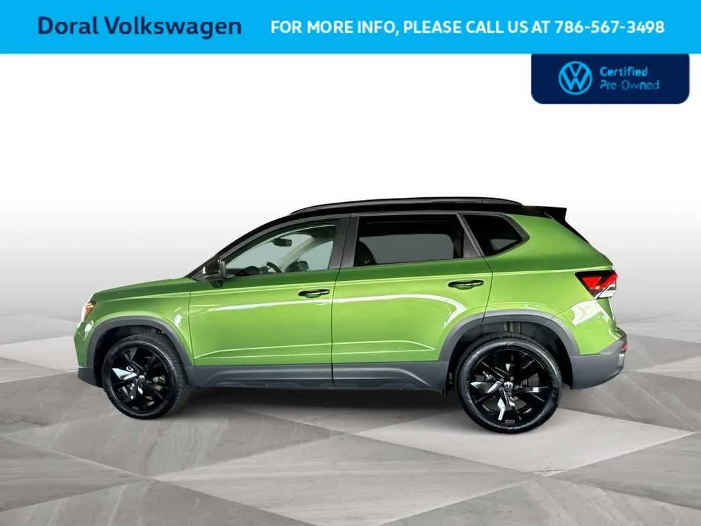 2025 Volkswagen Taos SE Black photo 5
