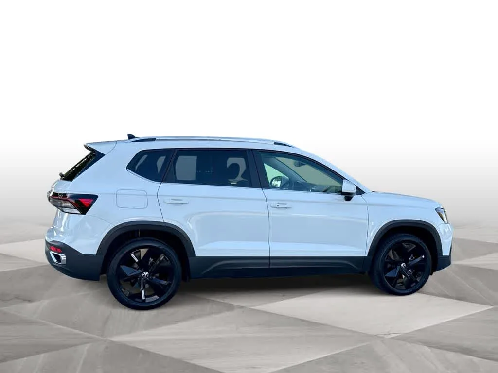 2026 Volkswagen Taos SE photo 9