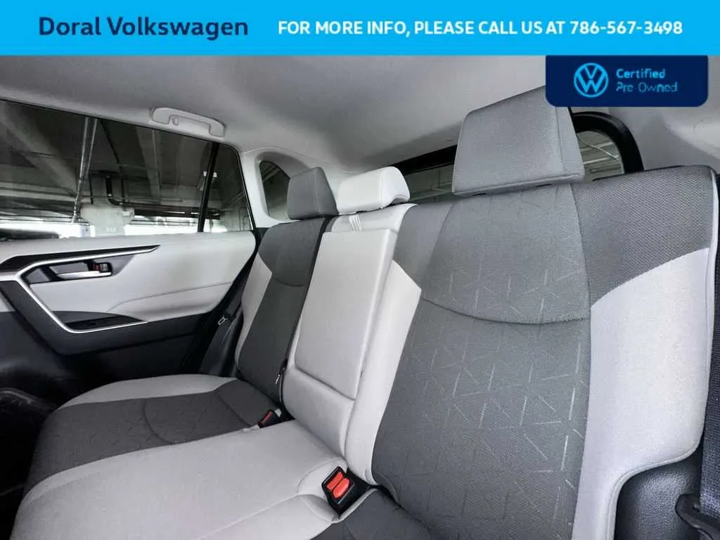 2025 Toyota RAV4 XLE photo 22